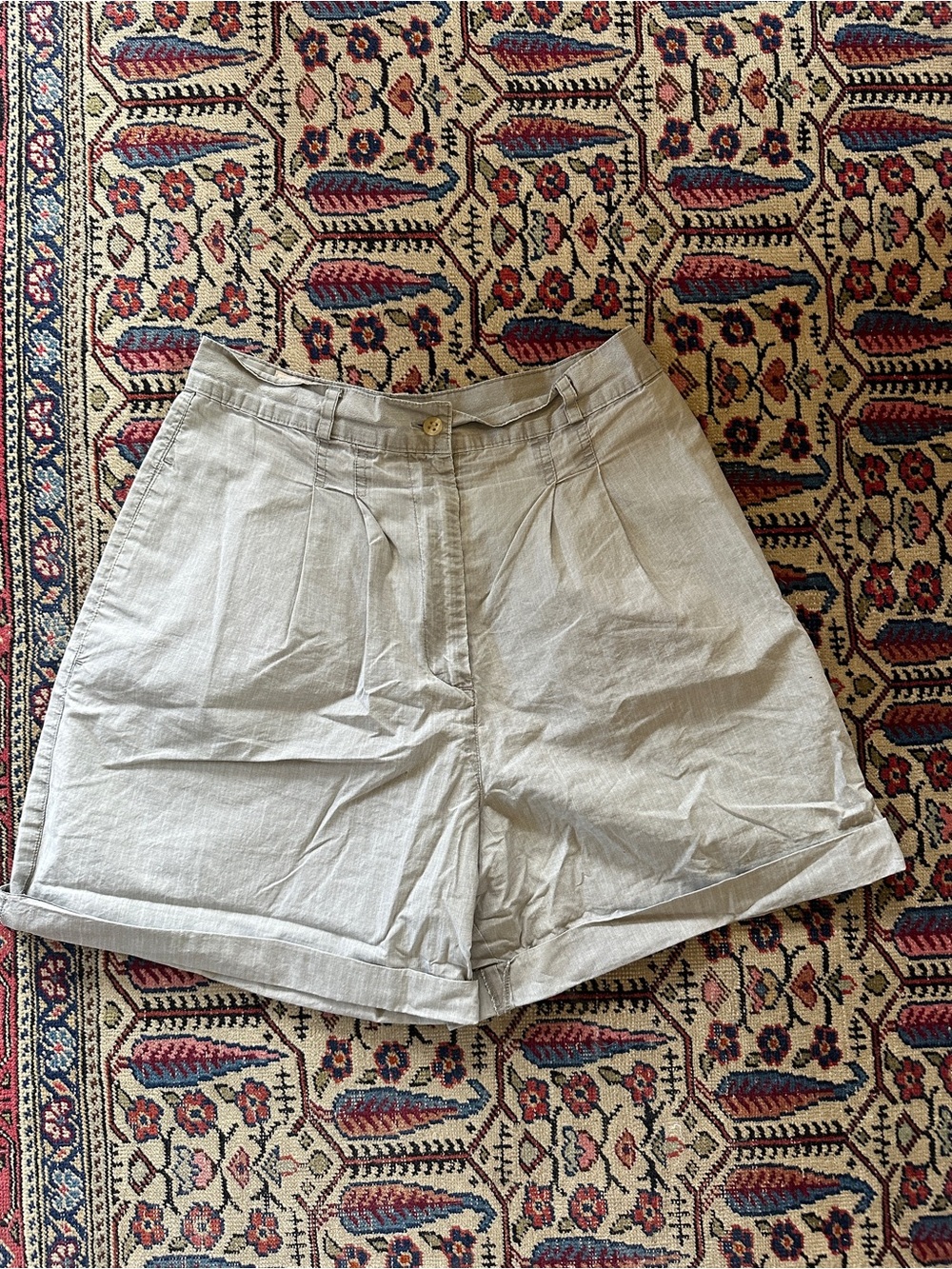 Vintage Banana Republic Light Beige High-Waist Pleated Shorts